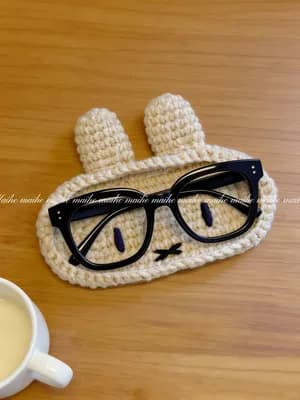 Bunny Glasses Tray — free crochet pattern