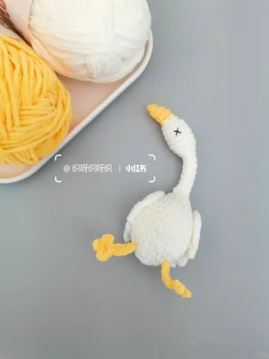 Lazy Goose Charm — view 3