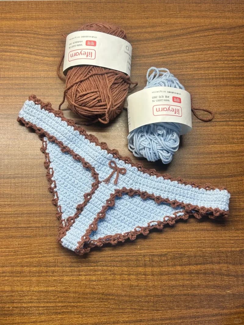 Martini-Glass / Novelty Bookmark — finished crochet project photo