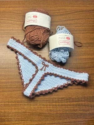 Martini-Glass / Novelty Bookmark — free crochet pattern