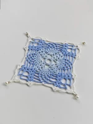 Pineapple Lace Square Motif (~15cm) — view 3