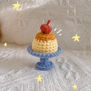Pudding Cup Charm — free crochet pattern